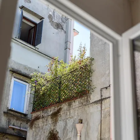 Vico Sedil Capuano 21 شقة